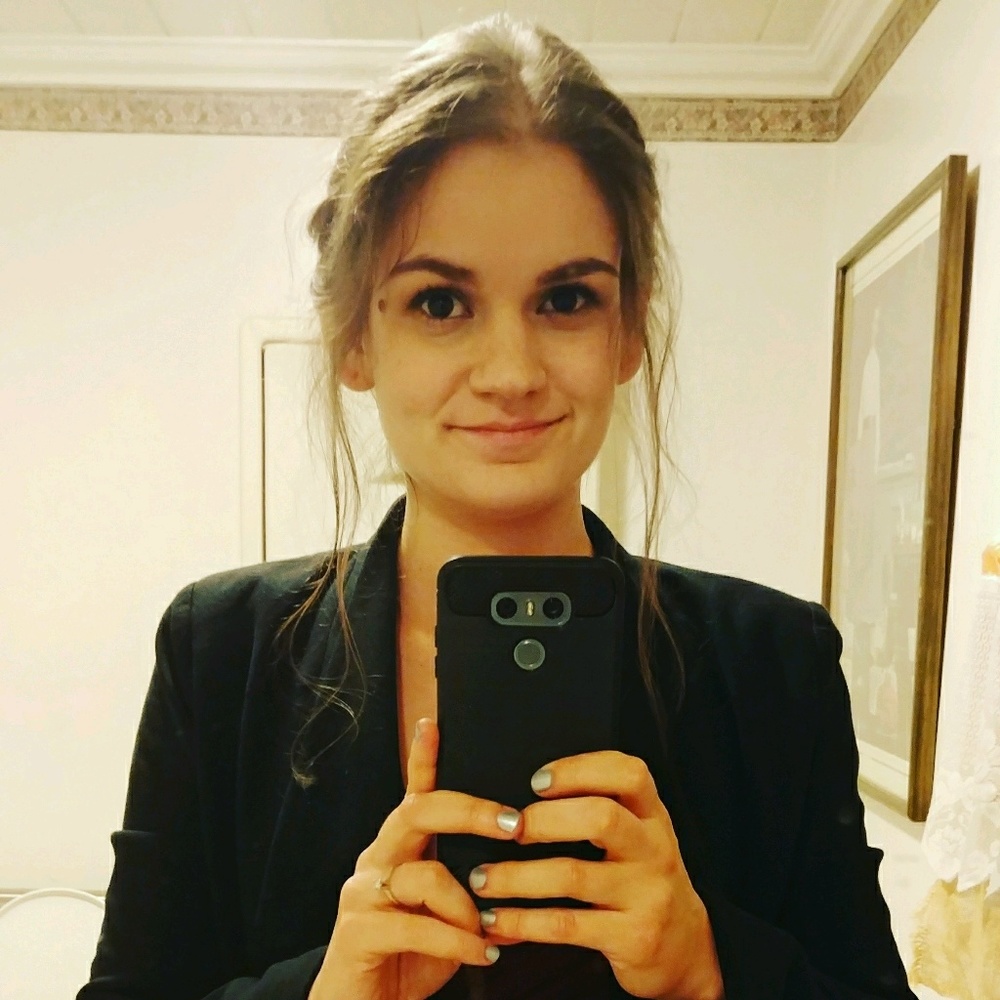 Meet your Posher, Caitlin